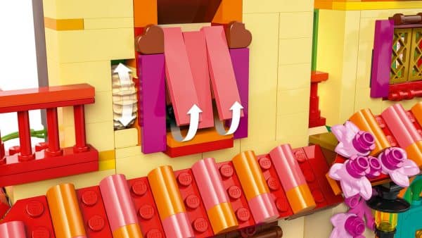 LEGO - Disney - Det magiske Madrigal-hus - Image 4